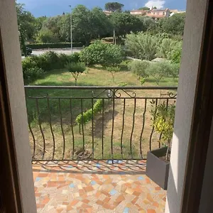 Indépendant Dans Villa, Entre Et Straphaël Fréjus