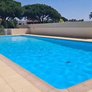 T2 Dans Jolie Résidence Arborée De Fréjus