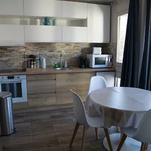 https://castel-des-roches.hotels-rhonealpes.com